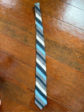 Men's Hickey Freeman Blue & Gray Striped 100% silk Necktie - Classic Formal Tie
